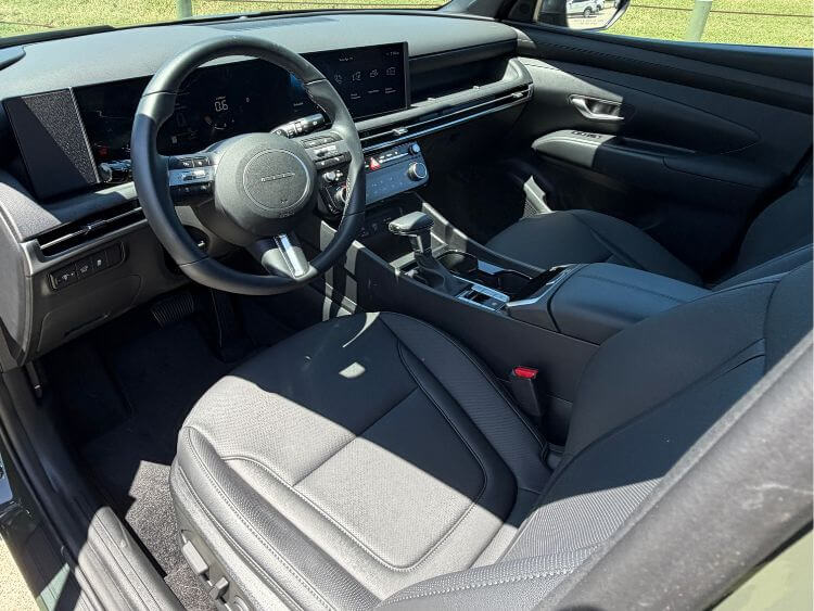 2026-hyundia-tucson-xrt-cabin-hero-carpro