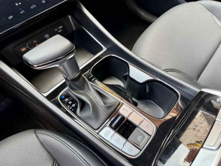2026-hyundia-tucson-xrt-console-carpro