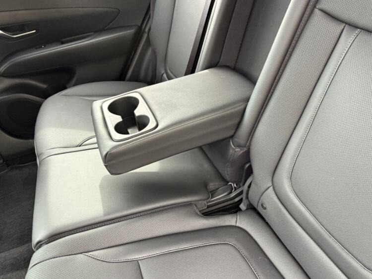 2026-hyundia-tucson-xrt-drop-down-armrest-rpro
