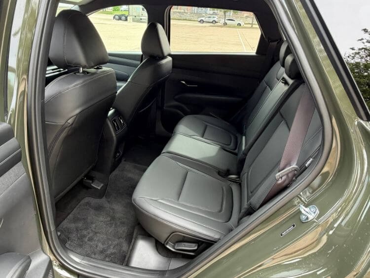 2026-hyundia-tucson-xrt-rear-seats-carpro
