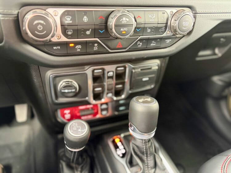 2026-jeep-wrangler-moab-392-center-console