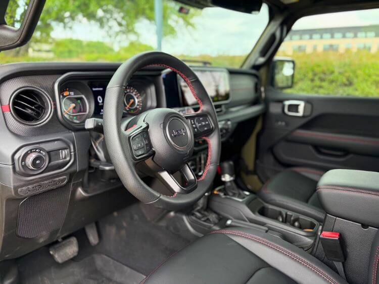 2026-jeep-wrangler-moab-392-interior-hero-1