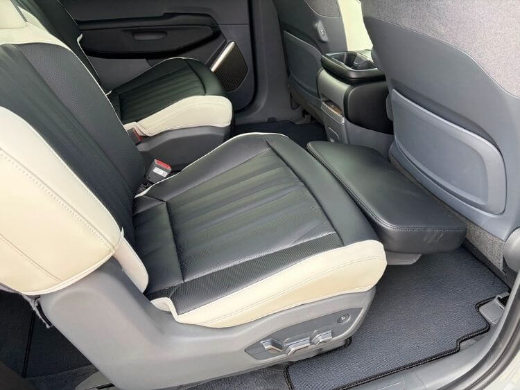 2026-kia-ev9-gt-line-2nd-row-recline-2.jpg