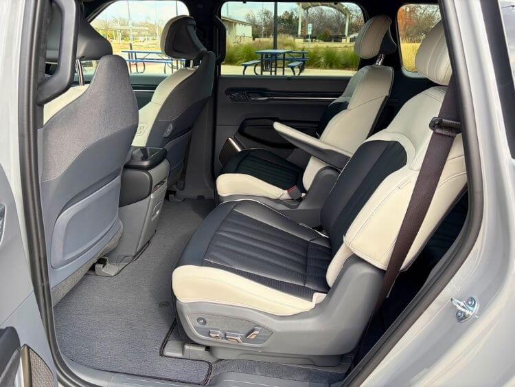 2026-kia-ev9-gt-line-2nd-row-seats-4.jpg