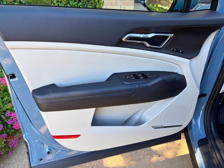 2026-kia-sportage-sx-prestige-hybrid-door-panel