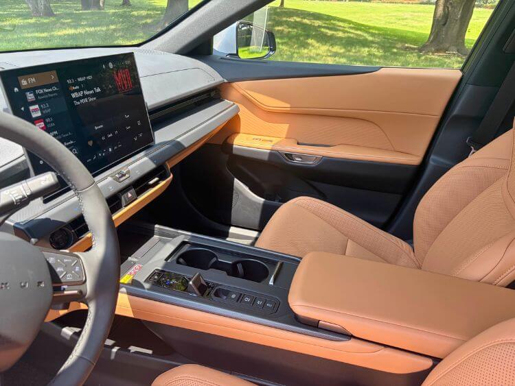 2026-lexus-es-350-hybrid-cabin-2-carpro