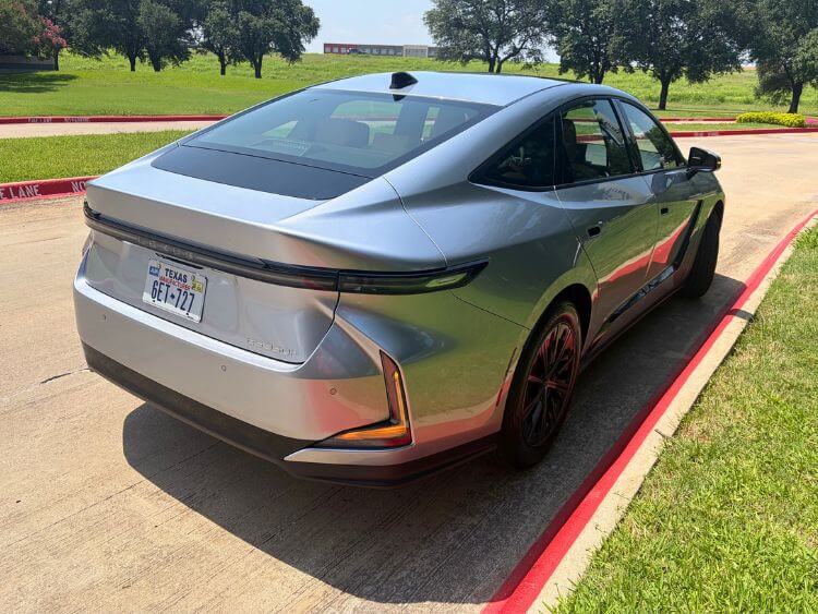 2026-lexus-es-350-hybrid-exterior-4-carpro