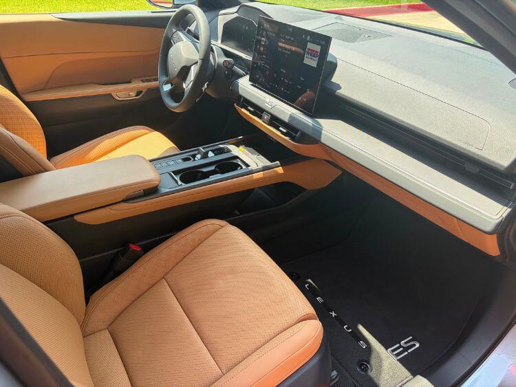 2026-lexus-es-350-hybrid-passenger-side-carpro
