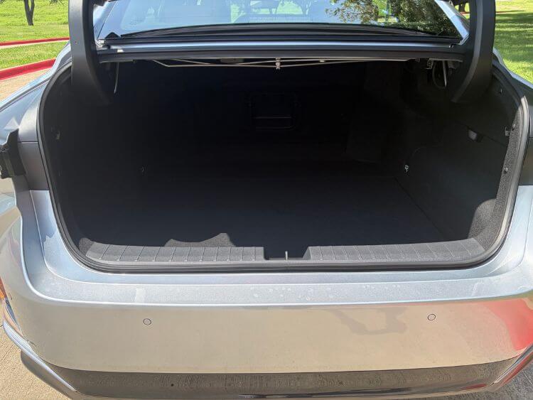 2026-lexus-es-350-hybrid-trunk-carpro