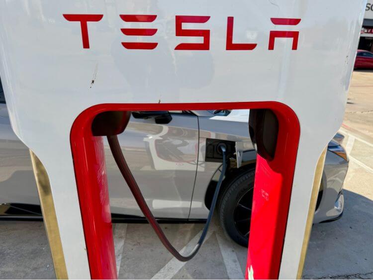 2026-lexus-rz-550ee-f-sport-tesla-charging-2-carpro.