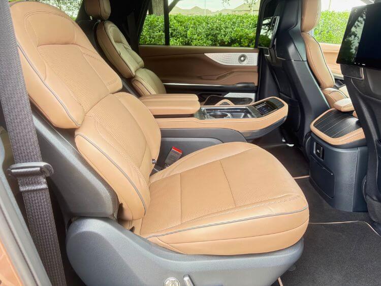 2026-lincoln-navigator-l-black-label-2nd-row-carpro