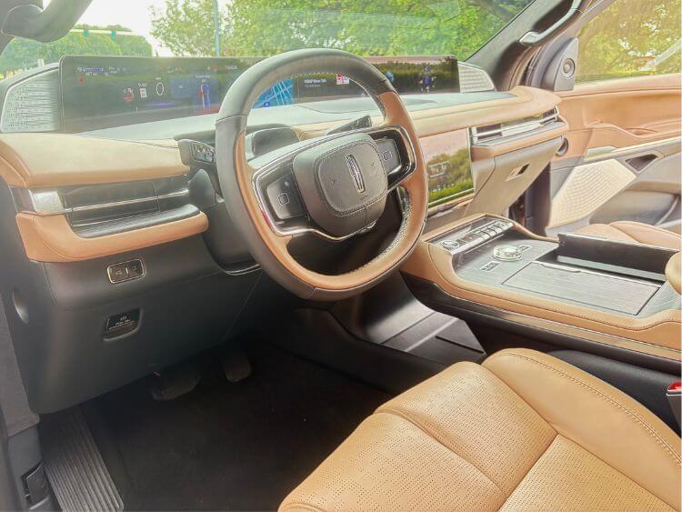 2026-lincoln-navigator-l-black-label-cabin-hero-carpro