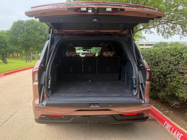 2026-lincoln-navigator-l-black-label-cargo-1-carpro