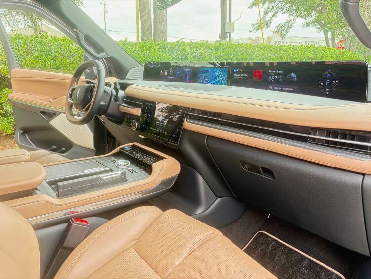 2026-lincoln-navigator-l-black-label-interior-3-carpro