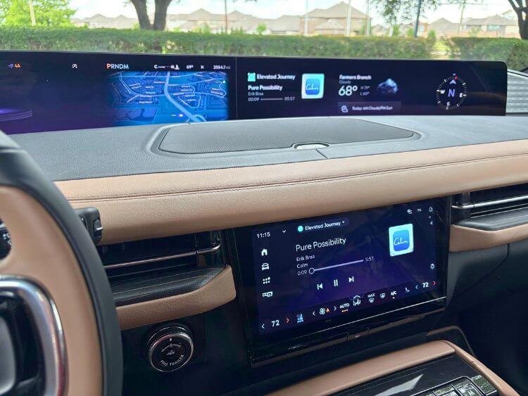 2026-lincoln-navigator-l-black-label-oled-display-carpro