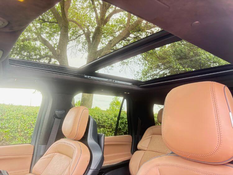 2026-lincoln-navigator-l-black-label-tail-pano-roof-carpro