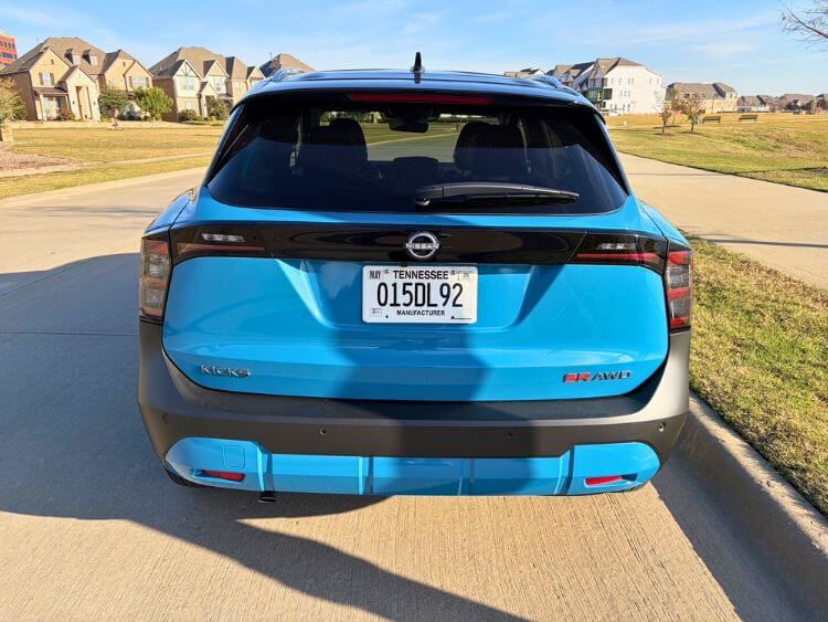 2026-nissan kicks-sr-tail-end-carpro