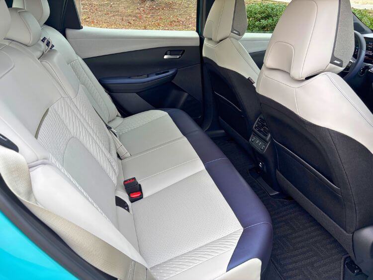 2026-nissan-leaf-cabin-2nd-row-carpro