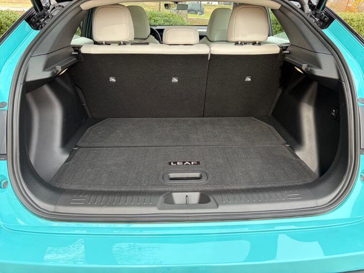 2026-nissan-leaf-platinum-cargo-carpro