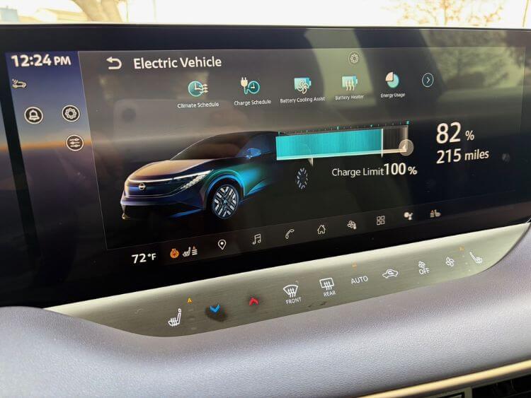 2026-nissan-leaf-platinum-charging-display-carpro