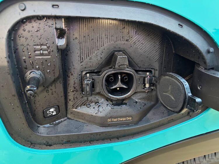 2026-nissan-leaf-platinum-charging-port-carpro