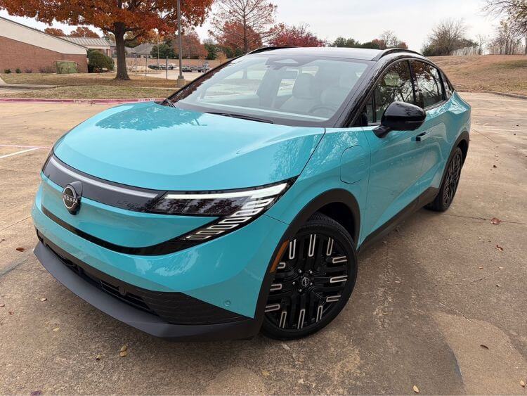 2026-nissan-leaf-platinum-display-exterior-2-carpro