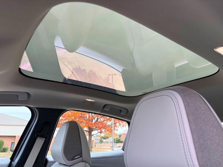 2026-nissan-leaf-platinum-pano-roof-carpro