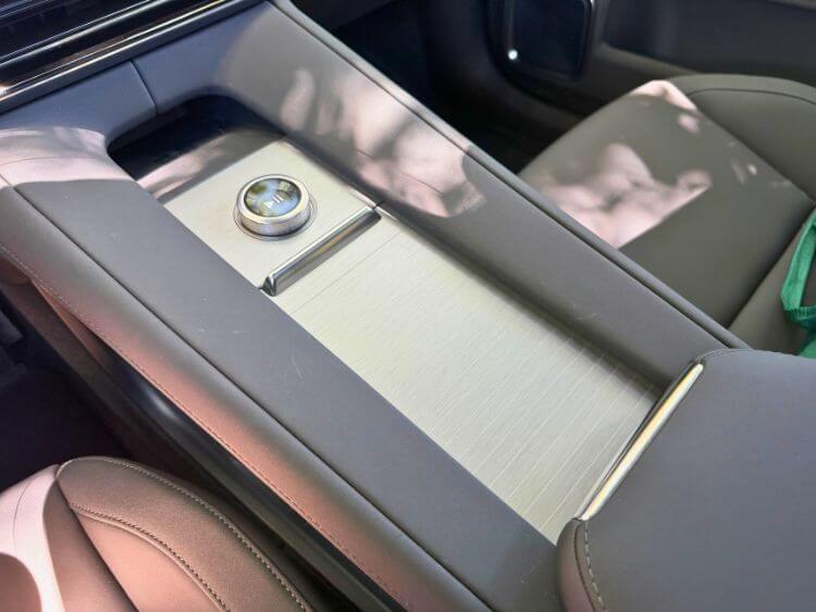 2026-polestar-4-dual-motor-pilot-console-1-carpro