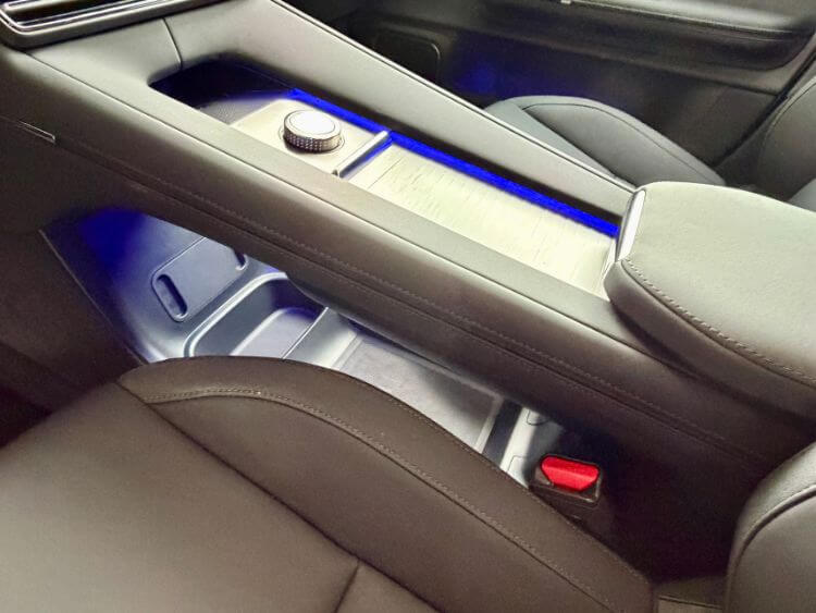 2026-polestar-4-dual-motor-pilot-floating-console-view-carpro