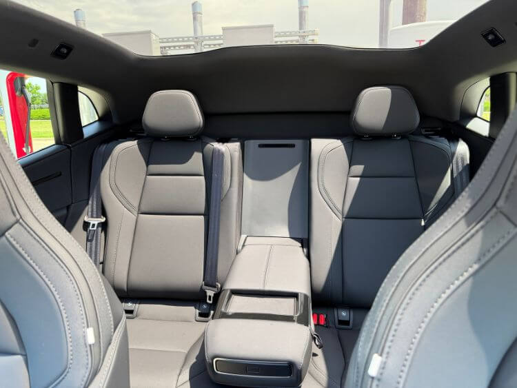 2026-polestar-4-dual-motor-pilot-glass-roof-overviewcarpro
