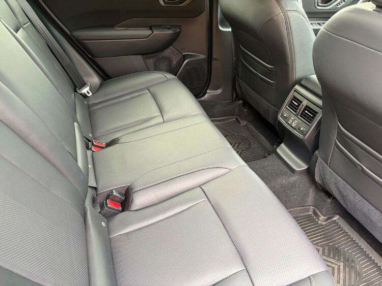 2026-subaru-outback-limited-second-row-2.carpro