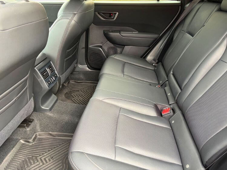 2026-subaru-outback-limited-second-row-3.carpro