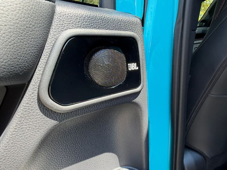 2026-toyota-4runner-trd-pro-jbl-speakercarpro.