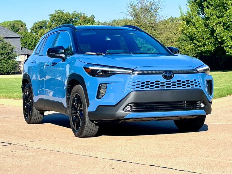 2026-toyota-corolla-cross-xse-hybrid-calvary-blue-3-carpro