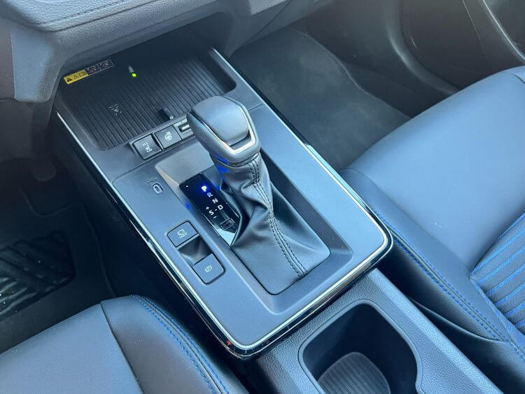 2026-toyota-corolla-cross-xse-hybrid-center-console-carpro.