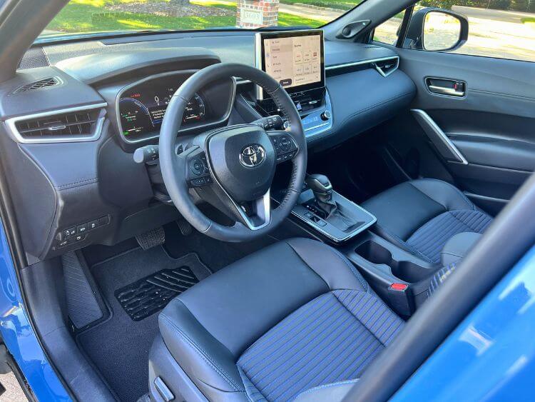 2026-toyota-corolla-cross-xse-hybrid-interior-3-carpro