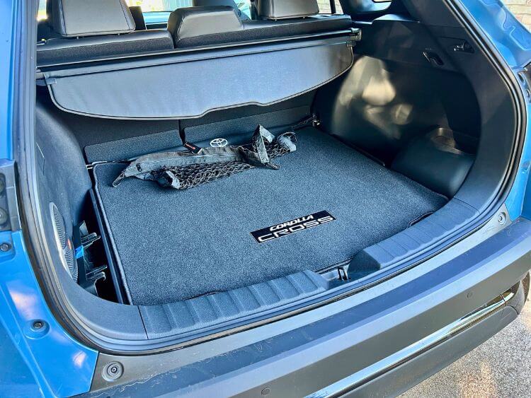 2026-toyota-corolla-cross-xse=hybrid-cargo-carpro.