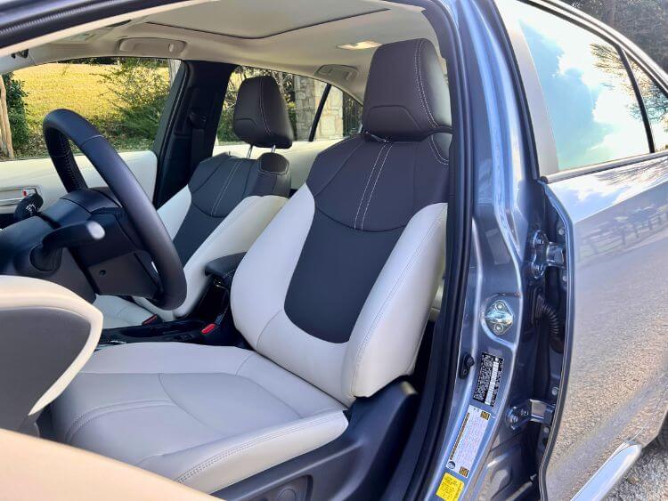 2026-toyota-corolla-xle-hybrid-front-seats