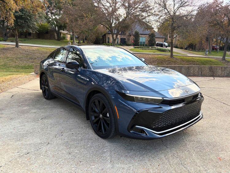 2026-toyota-crown-hybrid-nightshade-exterior-1-carpro.