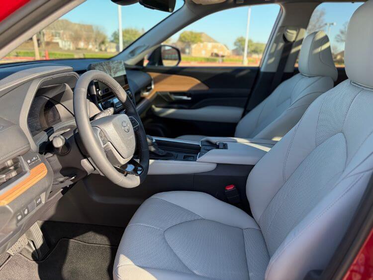 2026-toyota-grand-highlander-cabin-hero-1-carpro.jpg