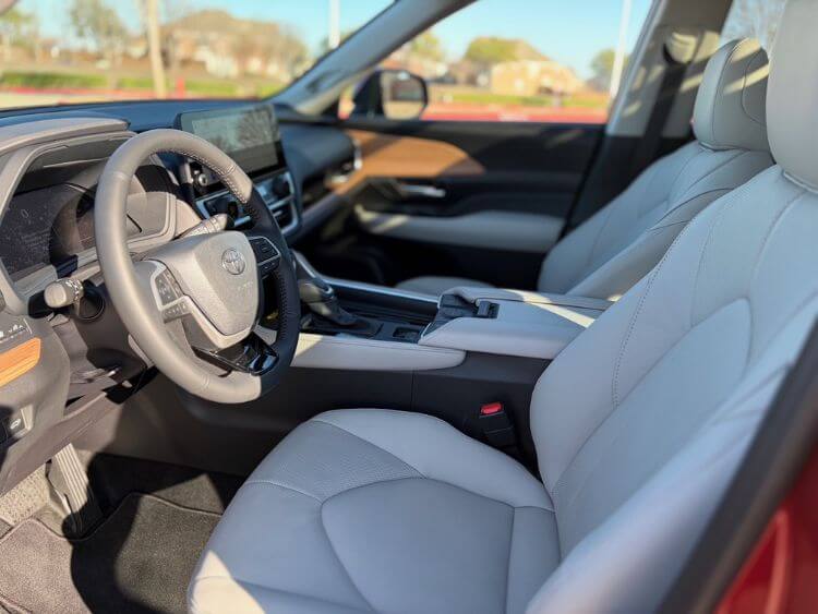 2026-toyota-grand-highlander-steering-wheel-2-carpro