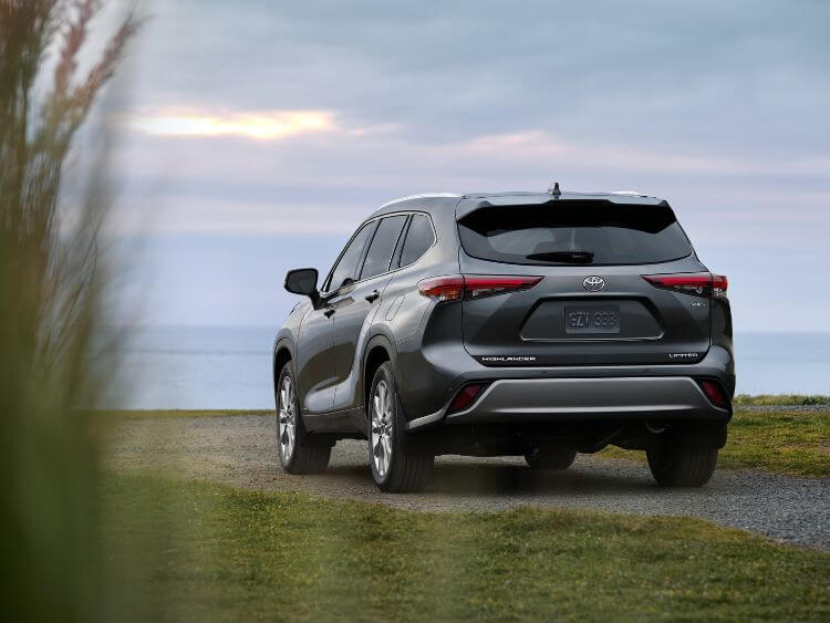 2026-toyota-highlander-hybrid-credit-toytoa (1)
