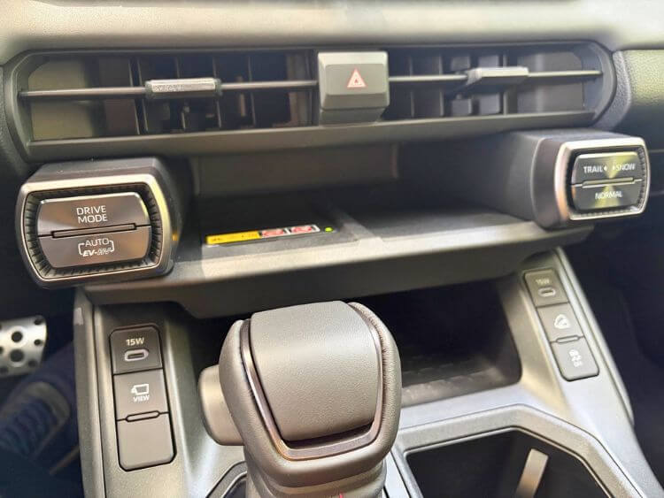 2026-toyota-rav-5-gr-sport-phev-console-carpro.