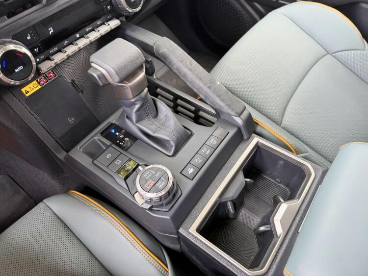 2026-toyota-tacoma-trailhunter-console