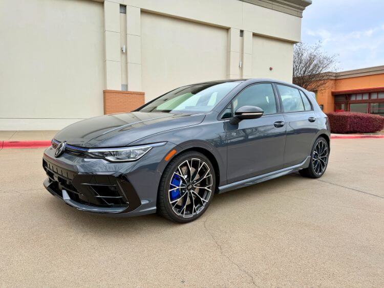 2026-volkswagen-golf-r-exterior05-carpro