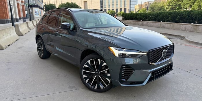 2026 Volvo XC60 T8 Plug-In Hybrid Review