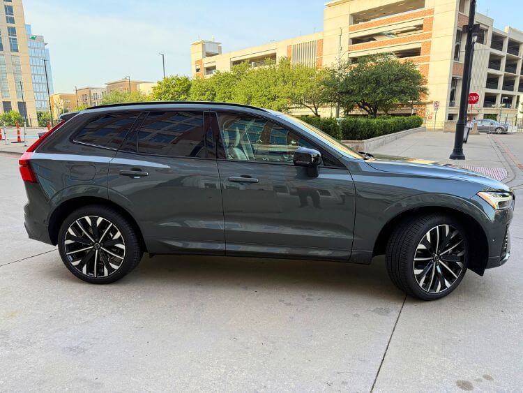 2026-volvo-xc60-t8-ultra-phev-side-profile-2 