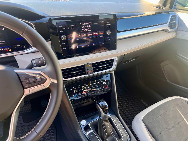 2026-vw-taos-se-center set-up-carpro.