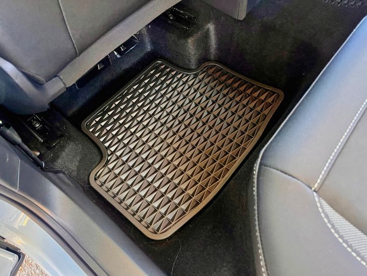 2026-vw-taos-se-floor--carpro.