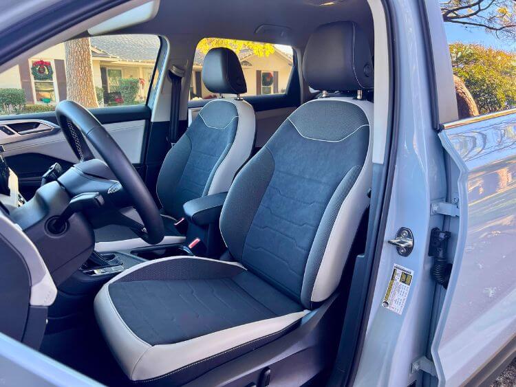 2026-vw-taos-se-seats-carpro.